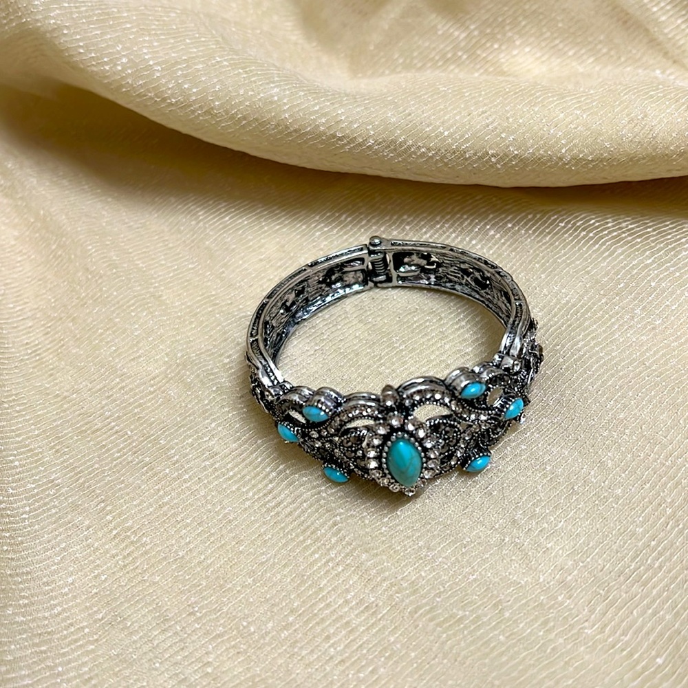 Vintage Turkish Design  sterling silver han bracelet Bangle
Jewelry #23 - Picture 6 of 8